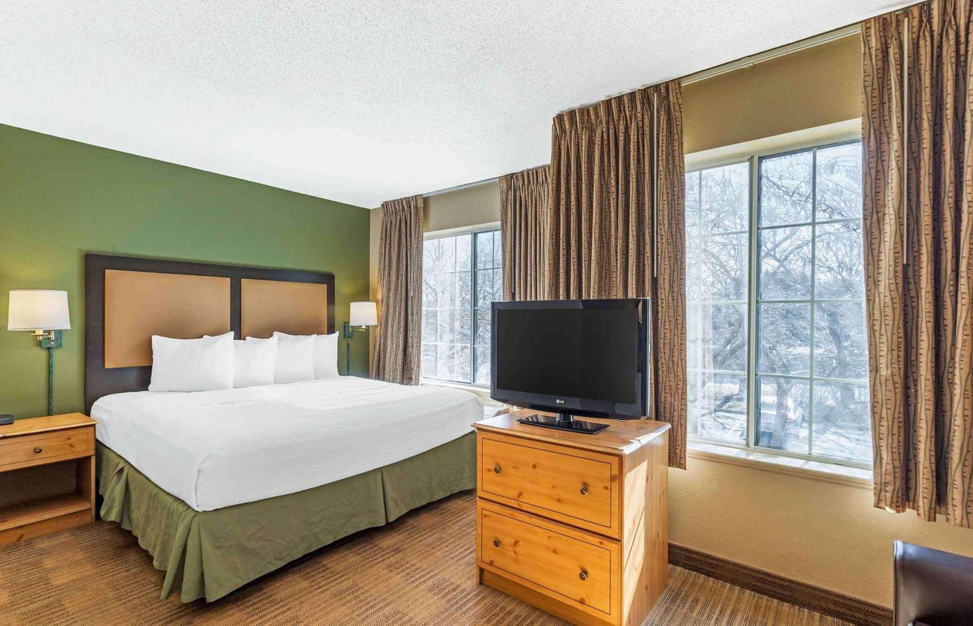 Extended Stay America Select Suites - Chicago - Naperville - East Екстериор снимка