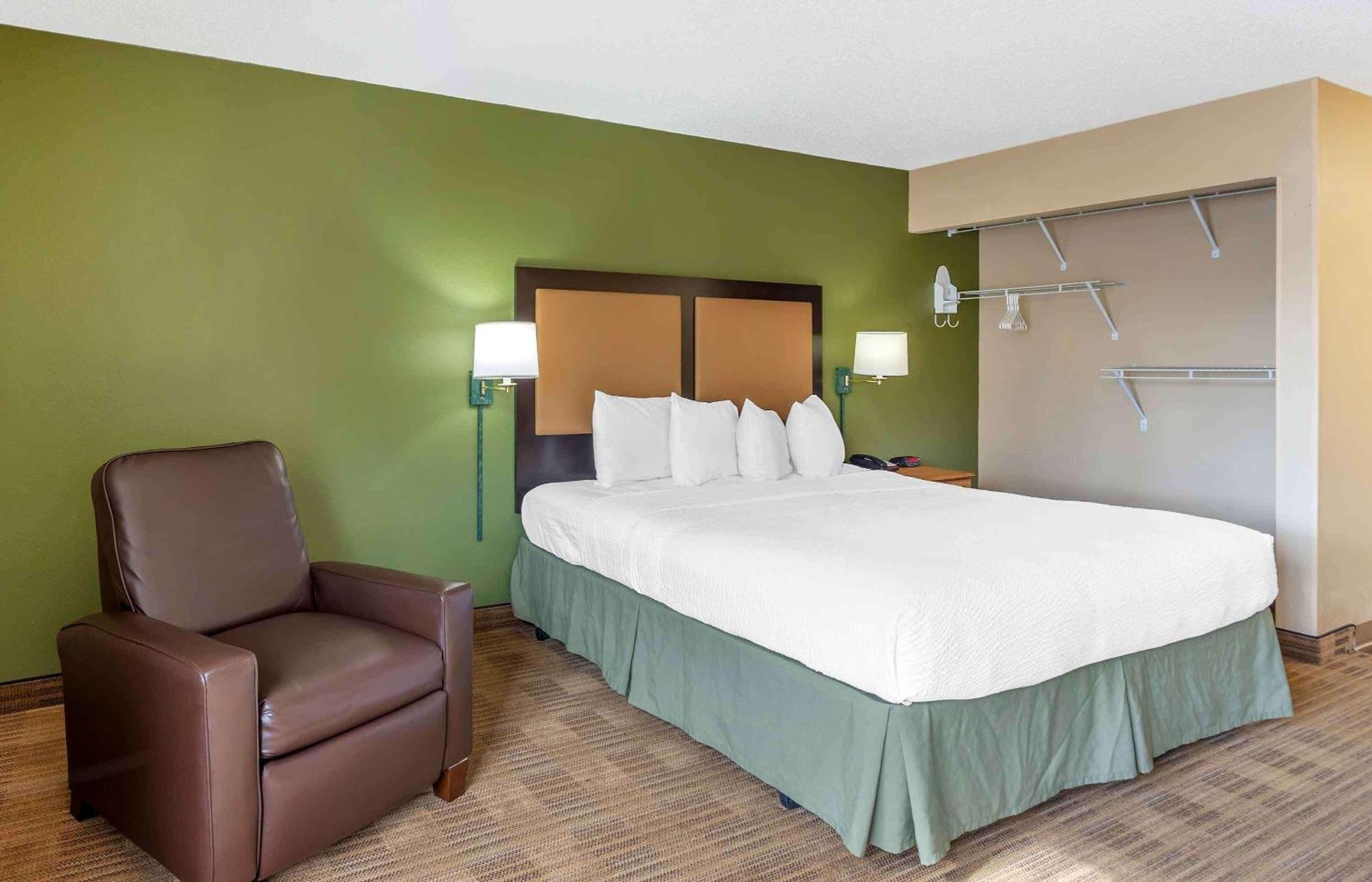 Extended Stay America Select Suites - Chicago - Naperville - East Екстериор снимка
