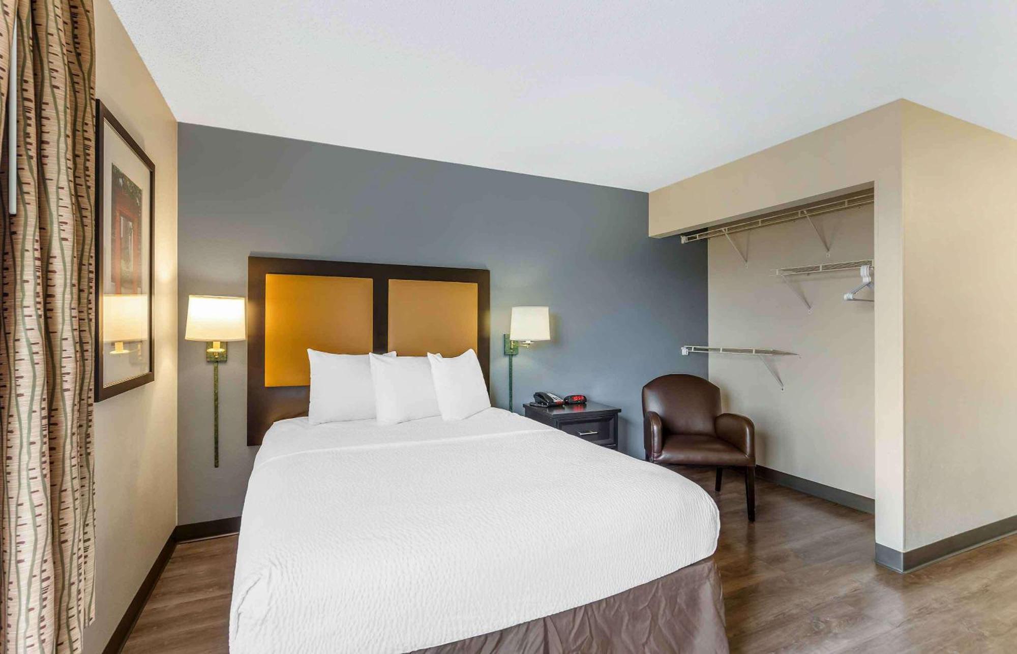 Extended Stay America Select Suites - Chicago - Naperville - East Екстериор снимка